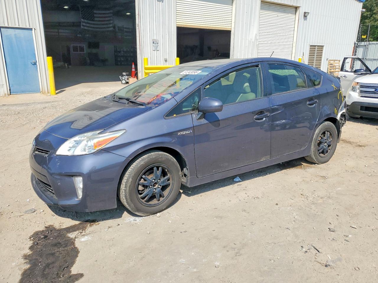 Salvage Toyota Prius Image