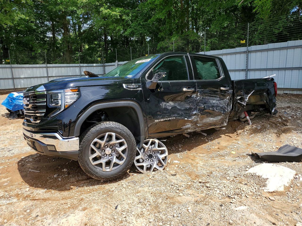 Salvage GMC Sierra Image