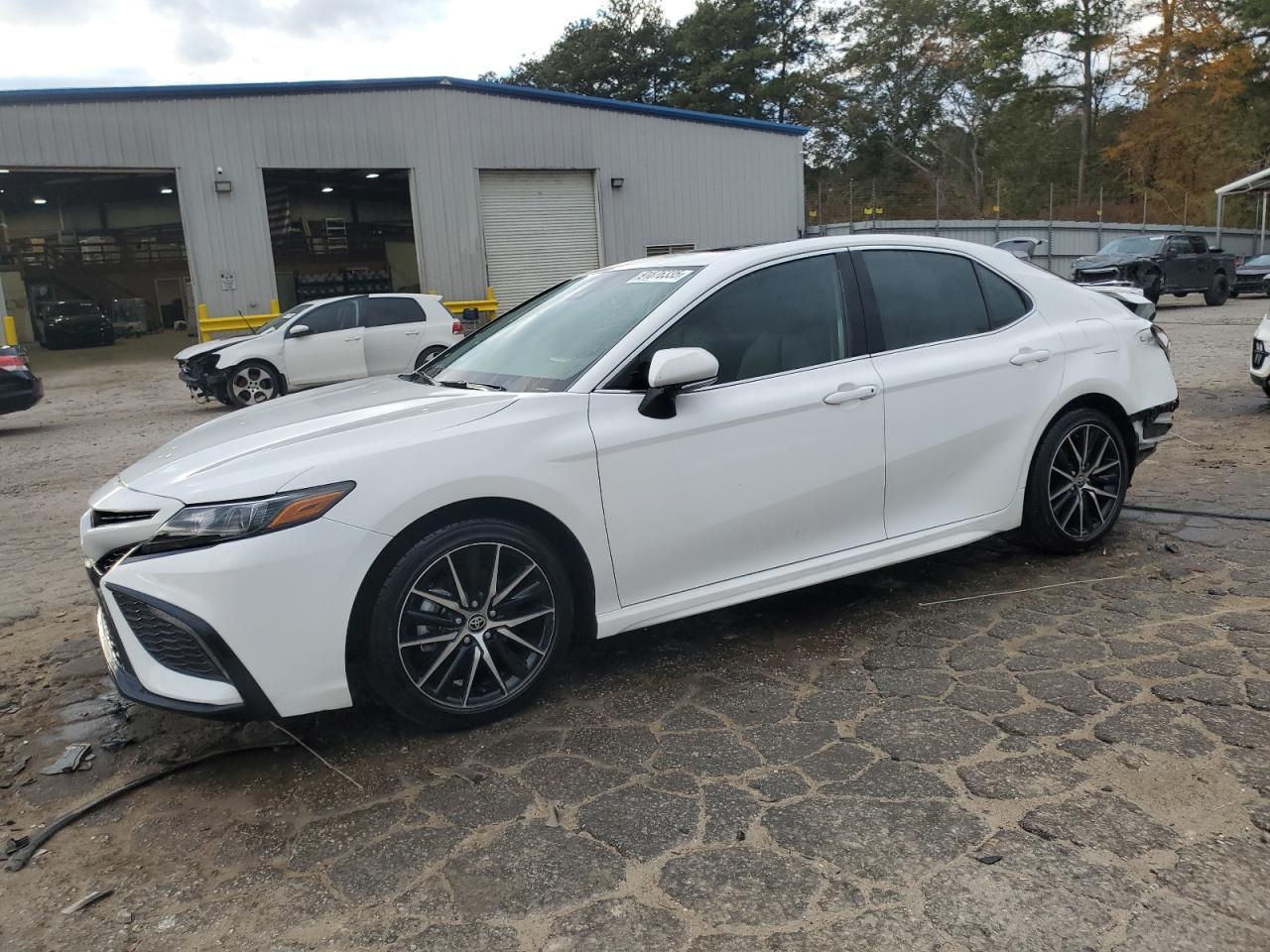 Salvage Toyota Camry Image