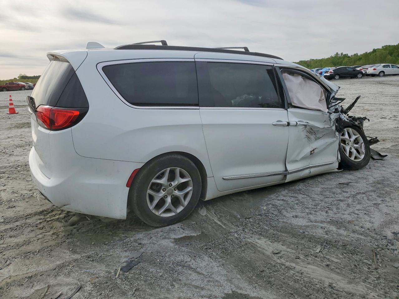 Chrysler Pacifica Touring L