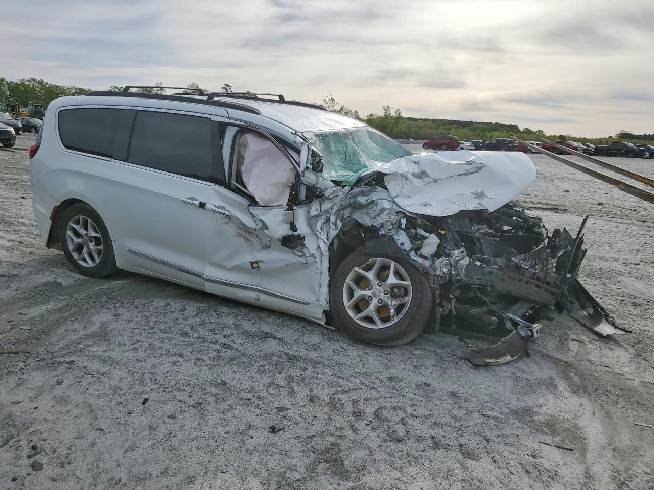 Chrysler Pacifica Touring L