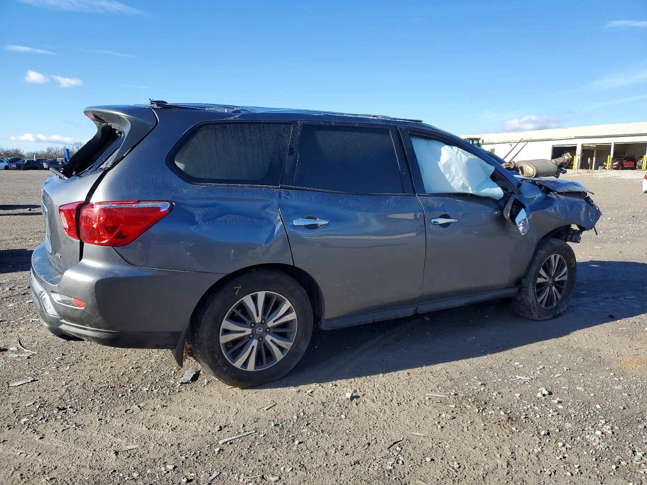 Nissan Pathfinder S