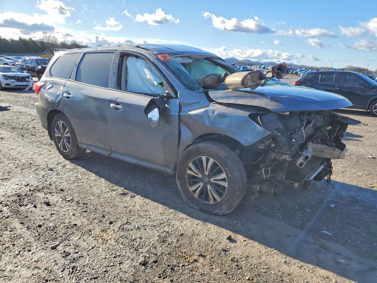 Nissan Pathfinder S