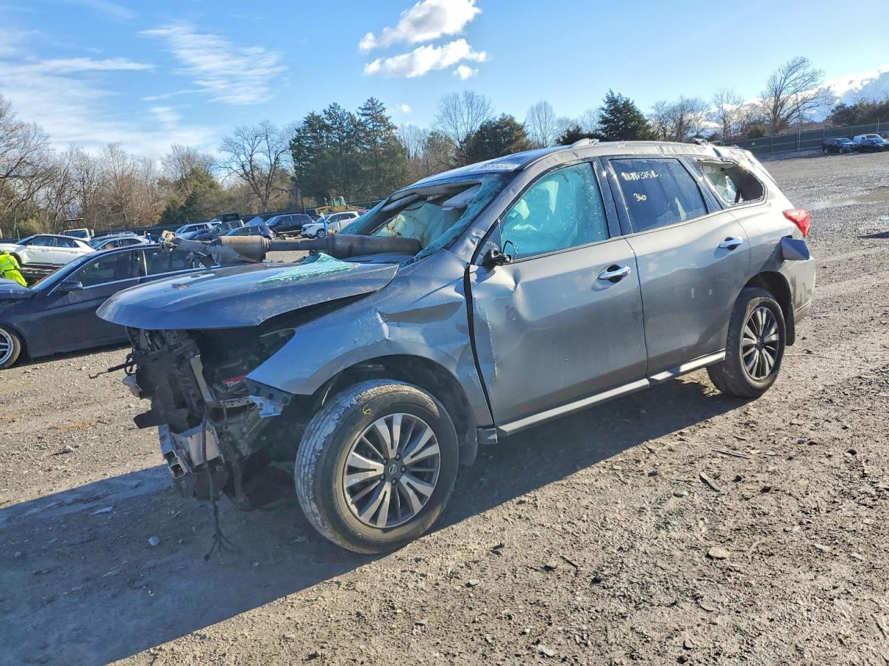 Salvage Nissan Pathfinder Image