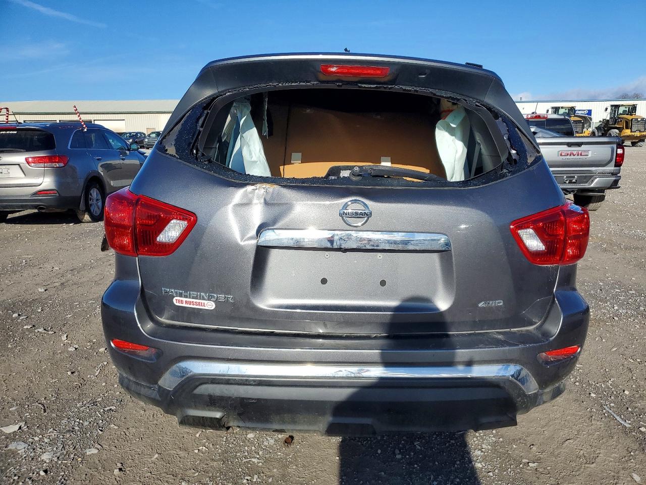 Nissan Pathfinder S