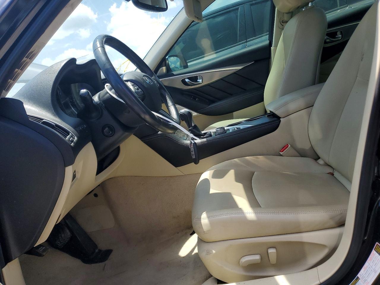 INFINITI Q50 3.0t P 3.0t Premium