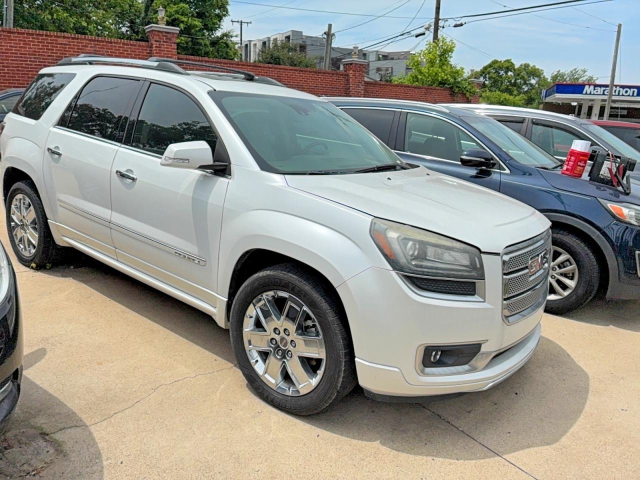 Salvage GMC Acadia Image