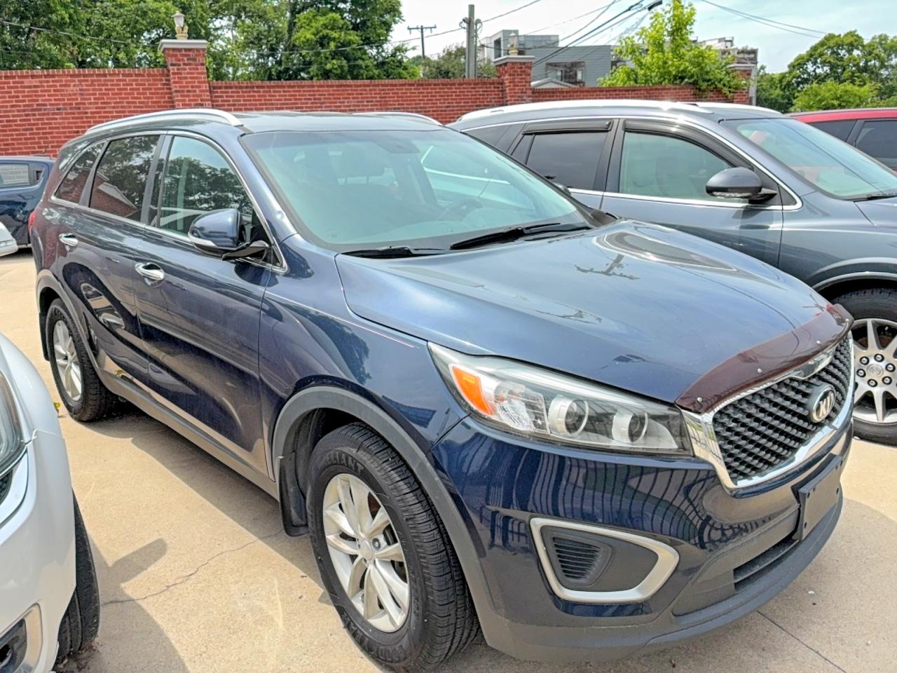 Salvage Kia Sorento Image