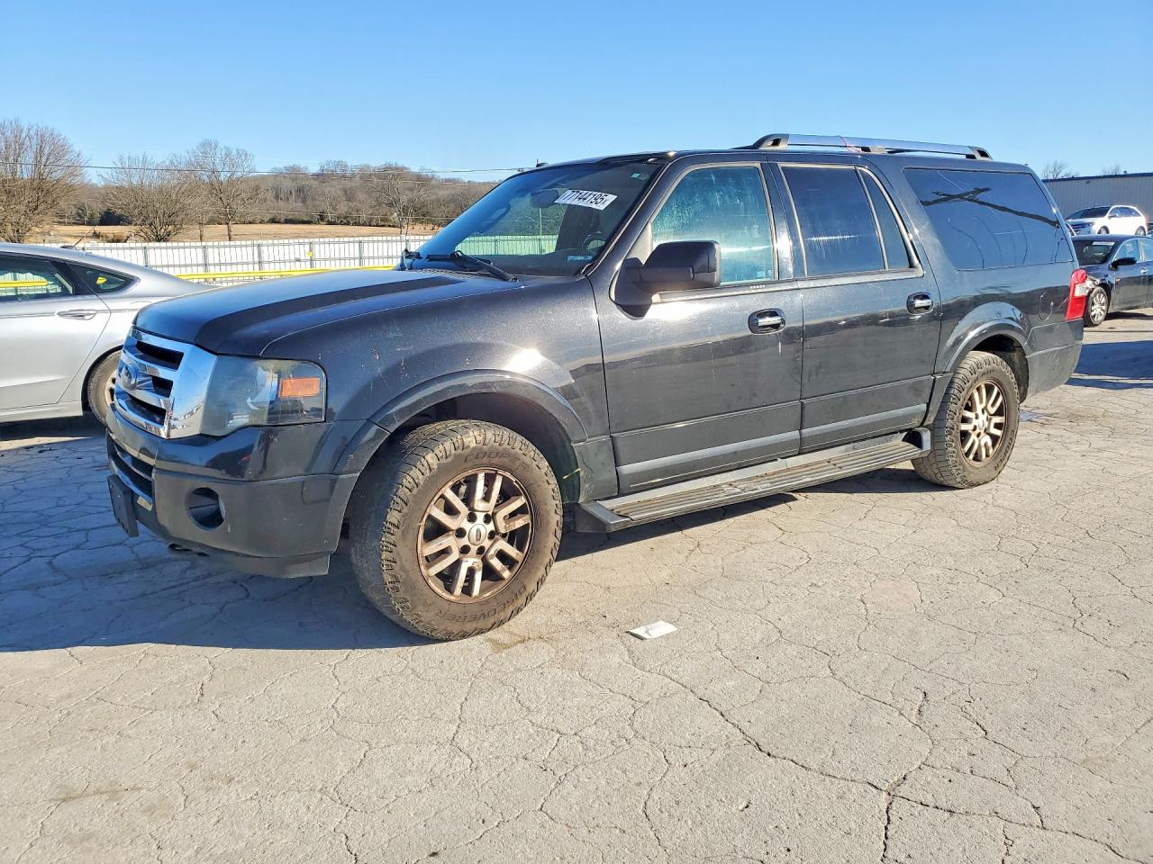 Salvage Ford Expedition Image