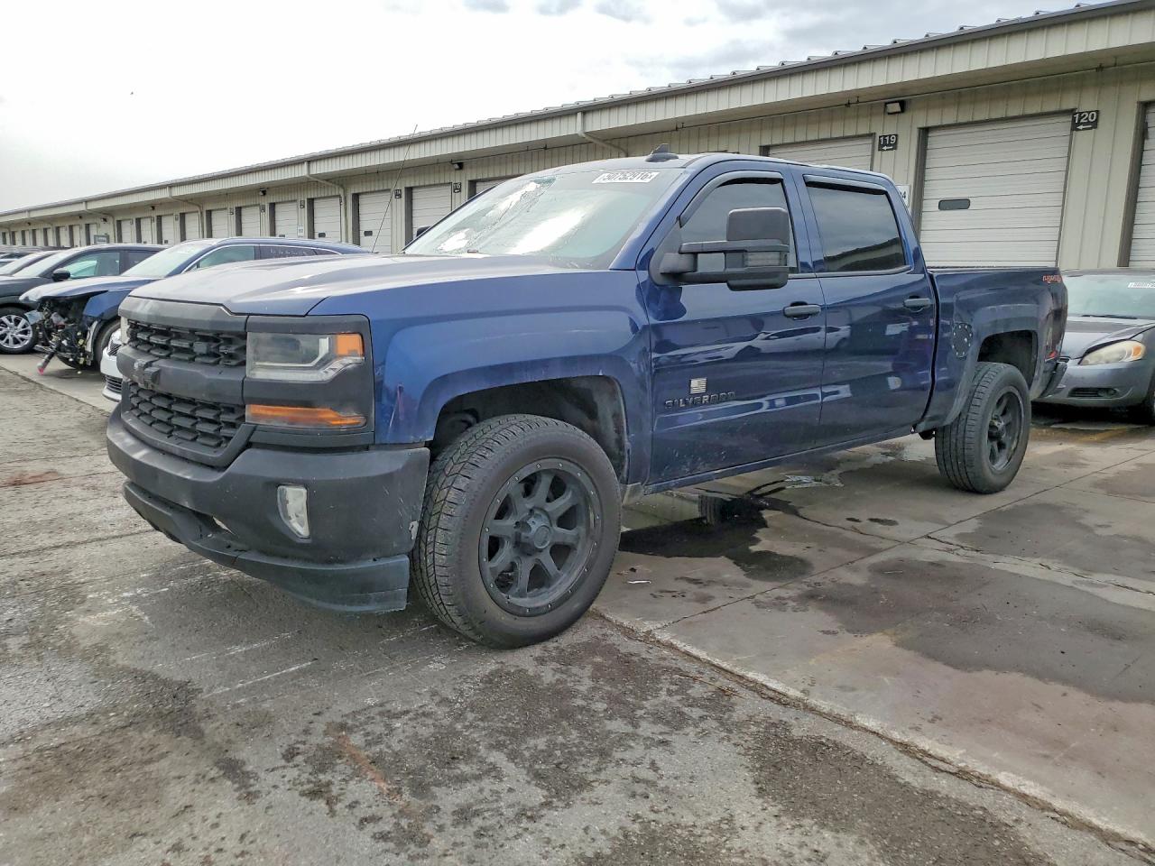 Salvage Chevrolet Silverado Image