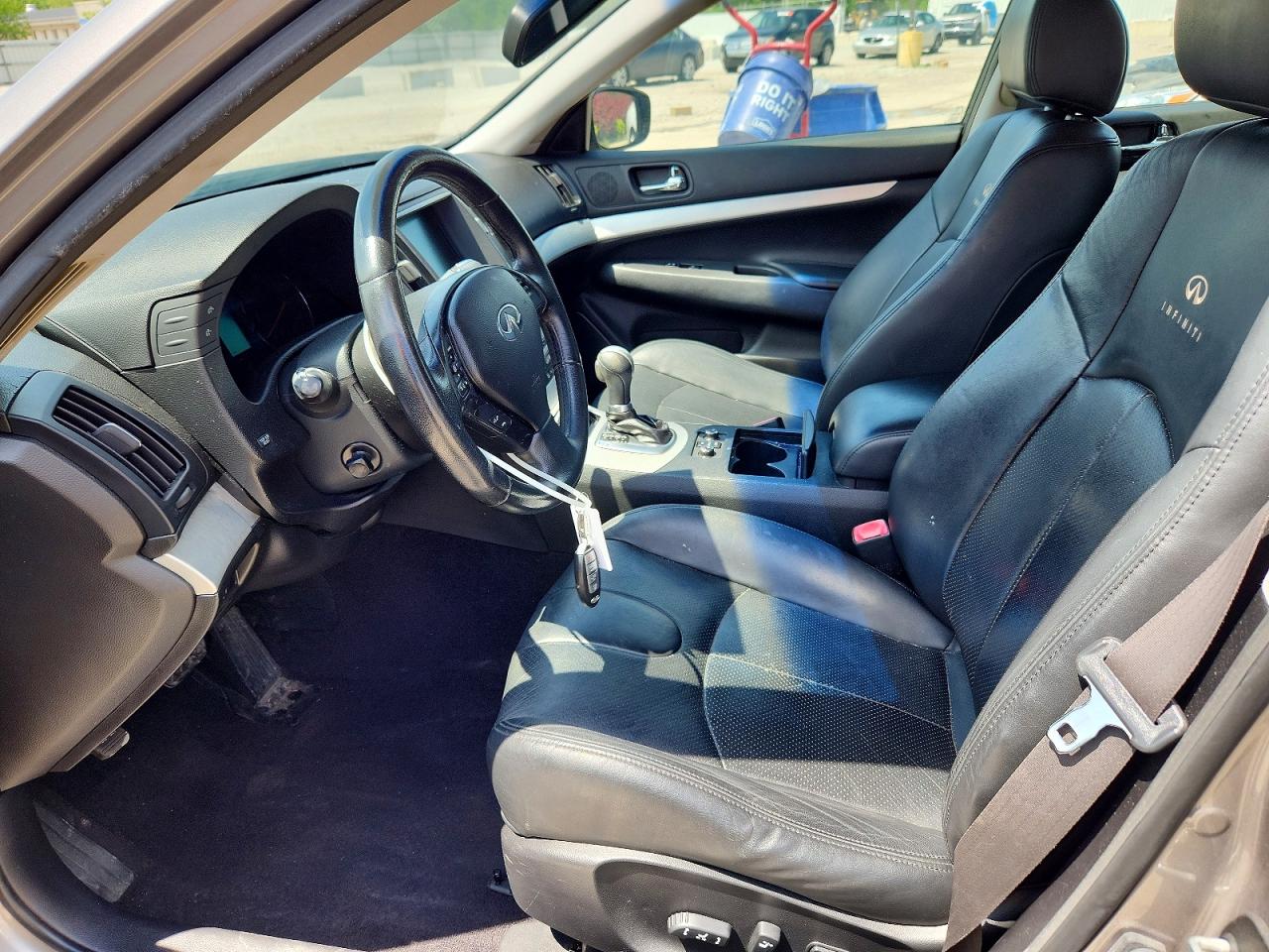 INFINITI G37 X