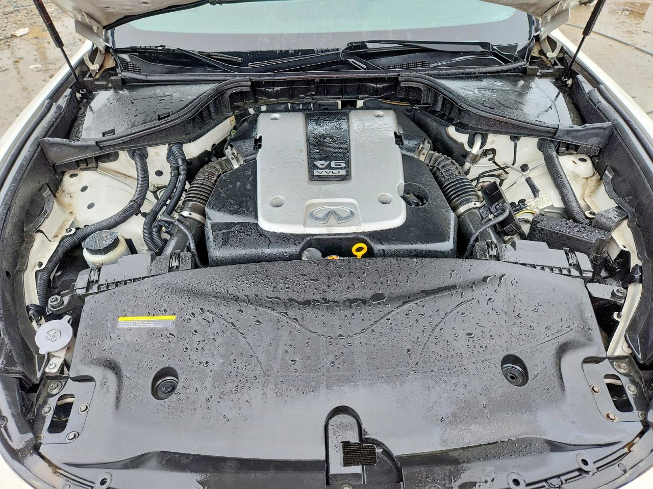 INFINITI Q70 3.7