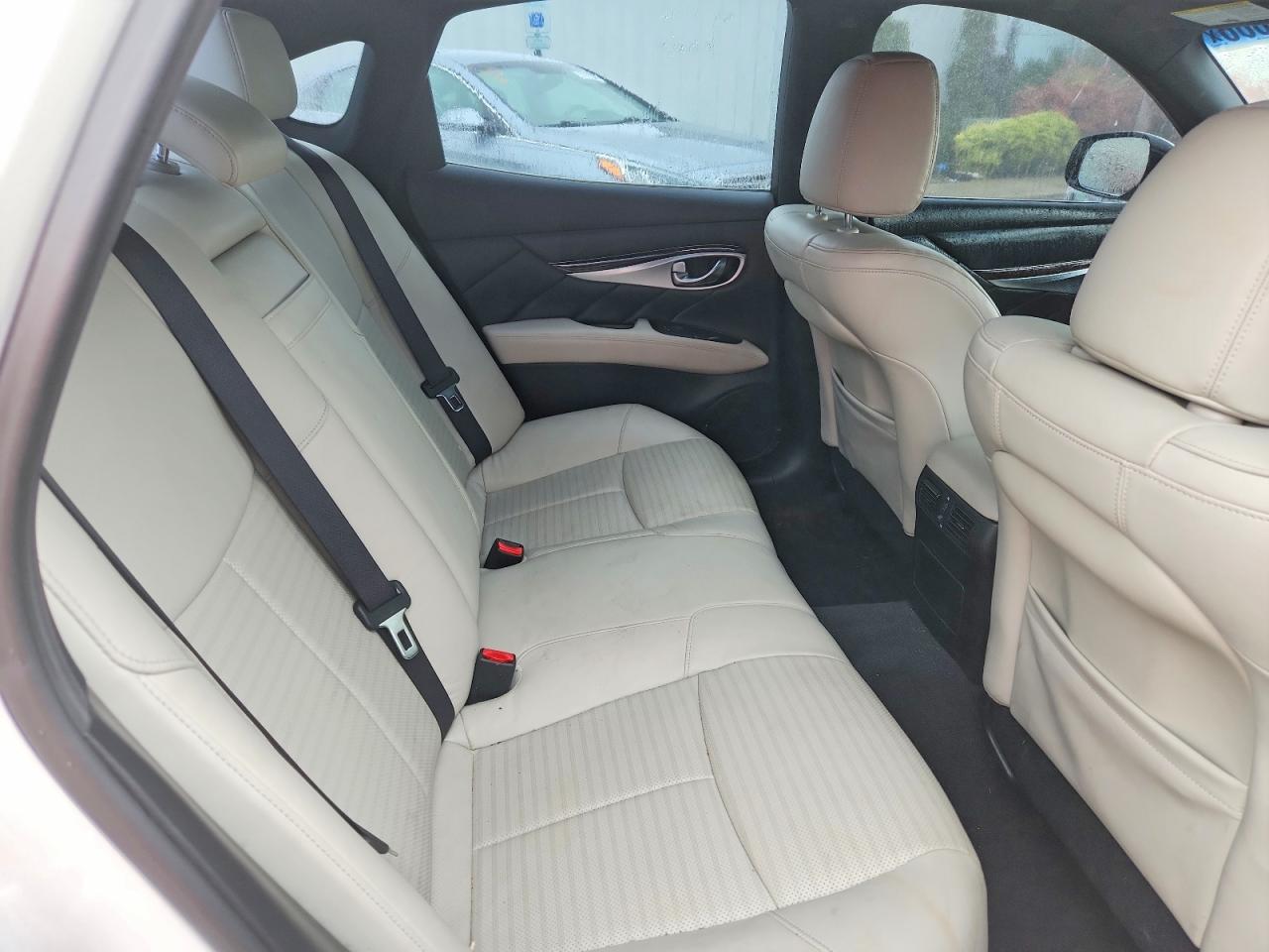 INFINITI Q70 3.7