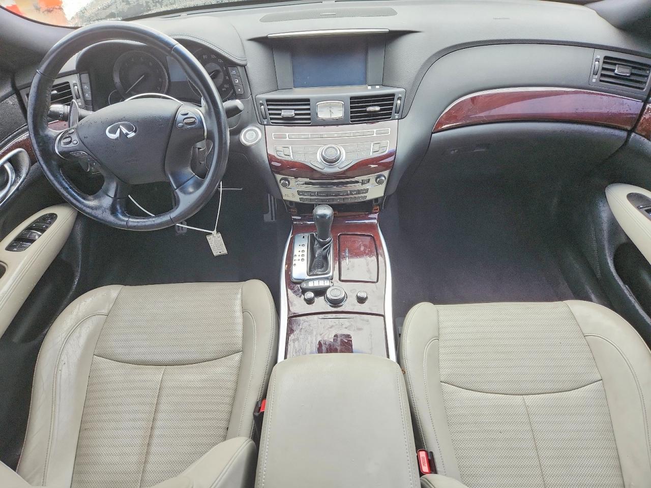 INFINITI Q70 3.7