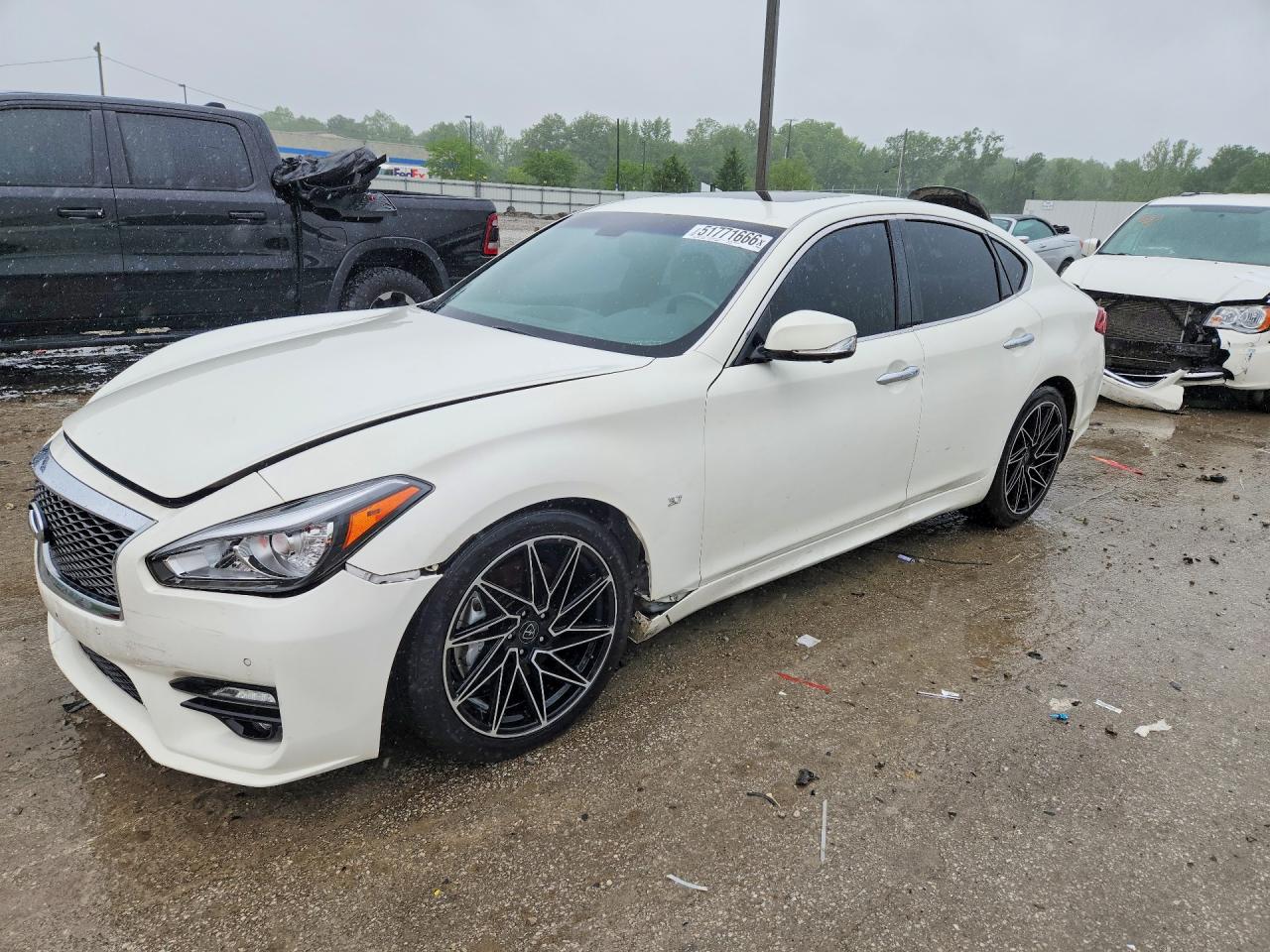Salvage INFINITI Q70 Image