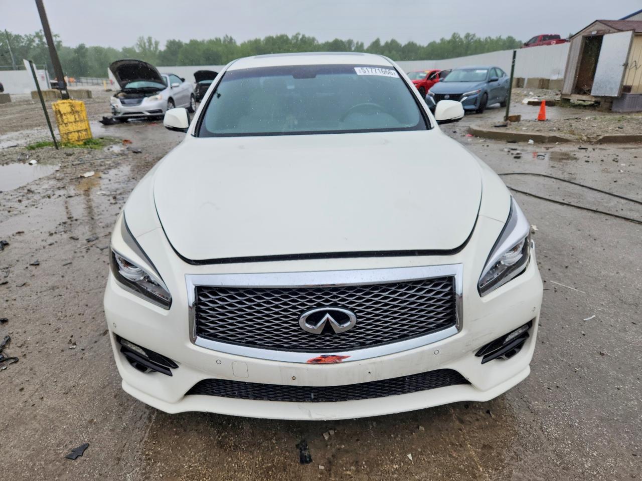 INFINITI Q70 3.7