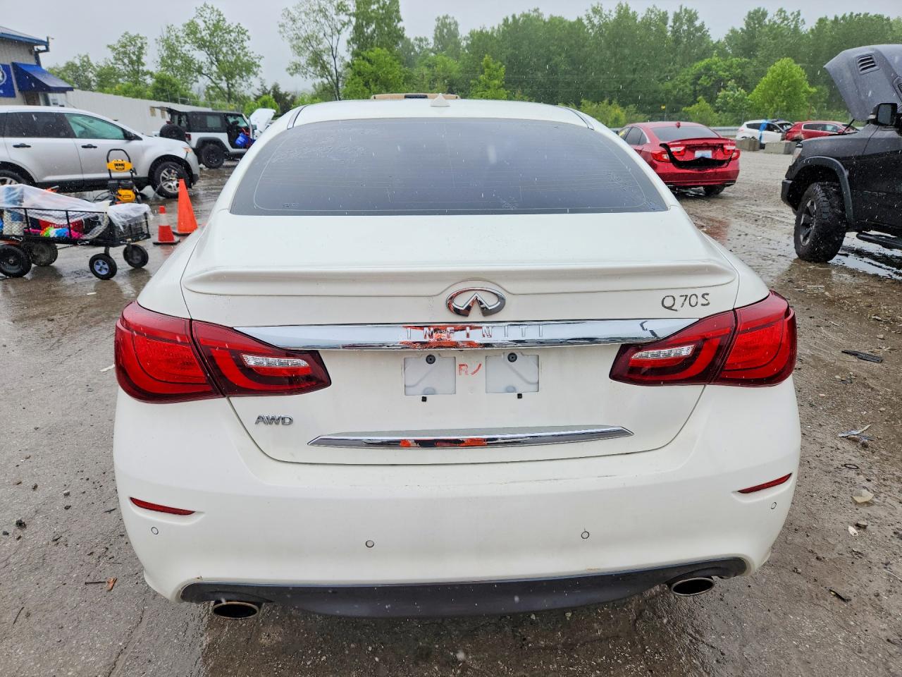 INFINITI Q70 3.7