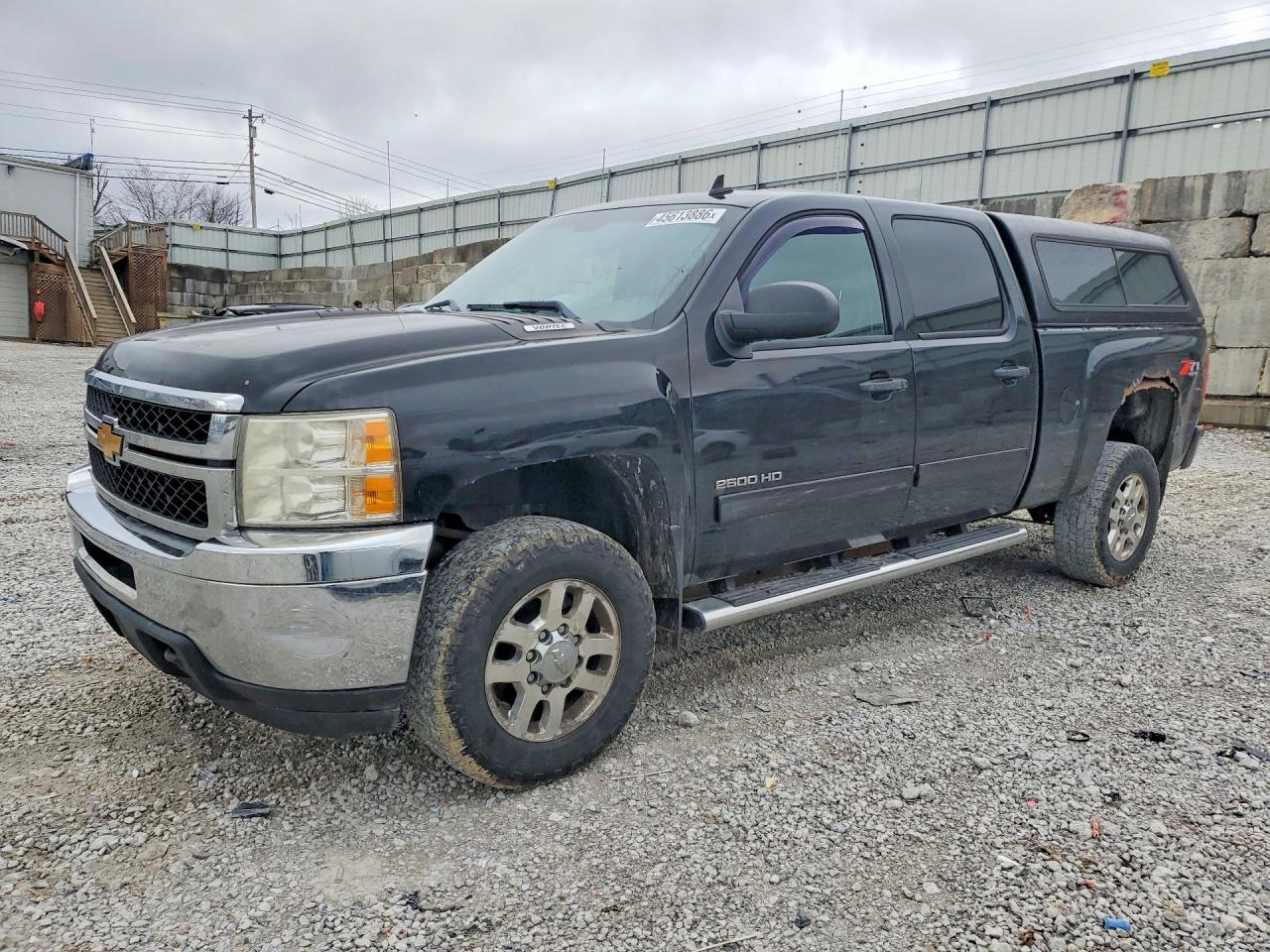 Salvage Chevrolet Silverado Image