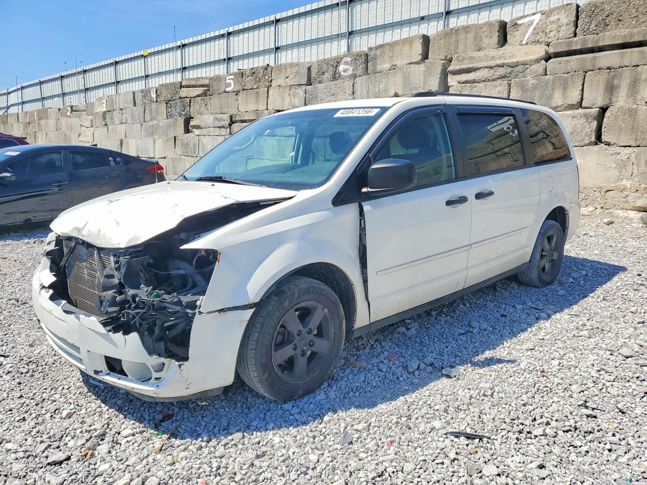 Salvage Dodge Caravan Image