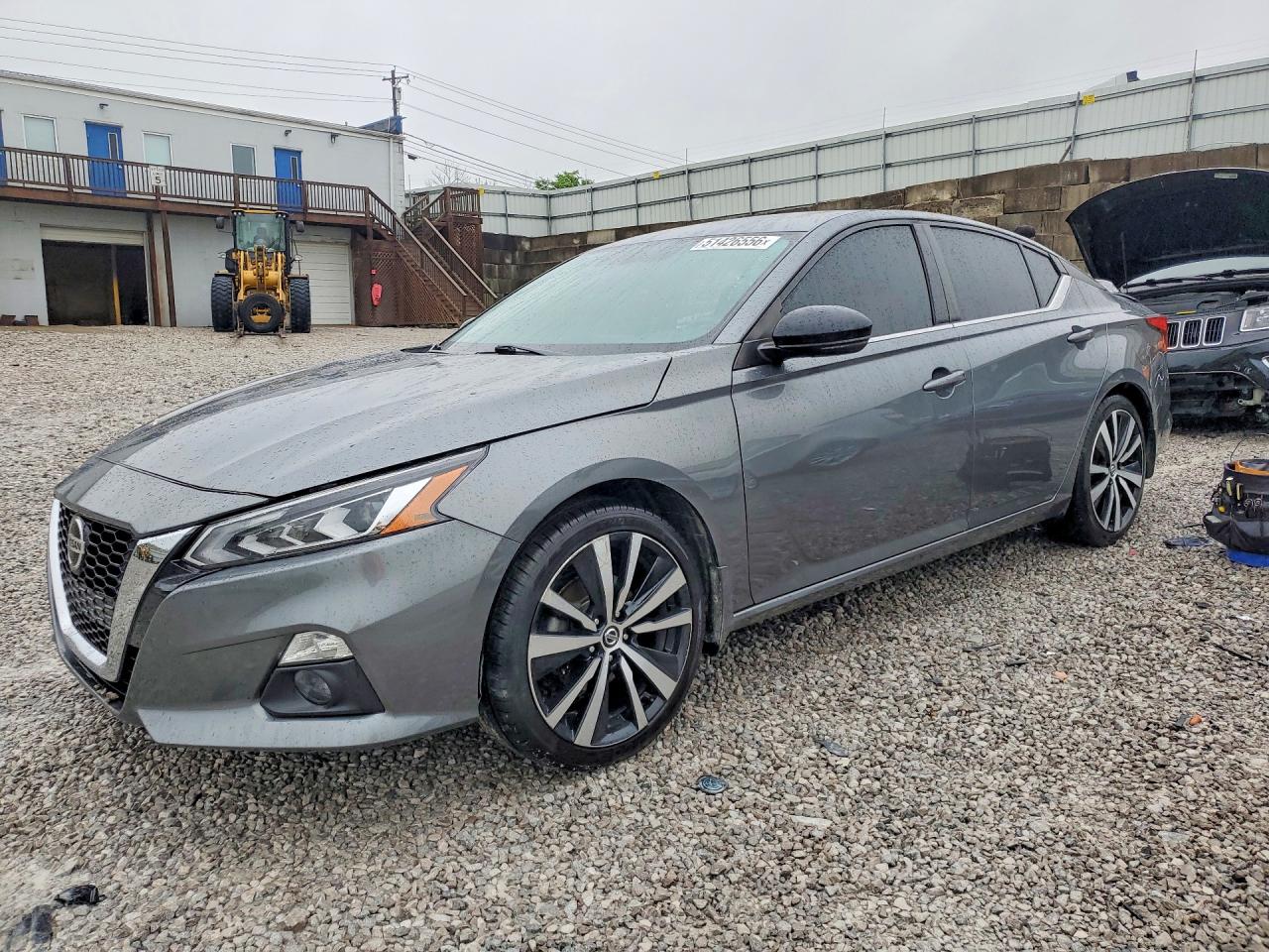 Salvage Nissan Altima Image