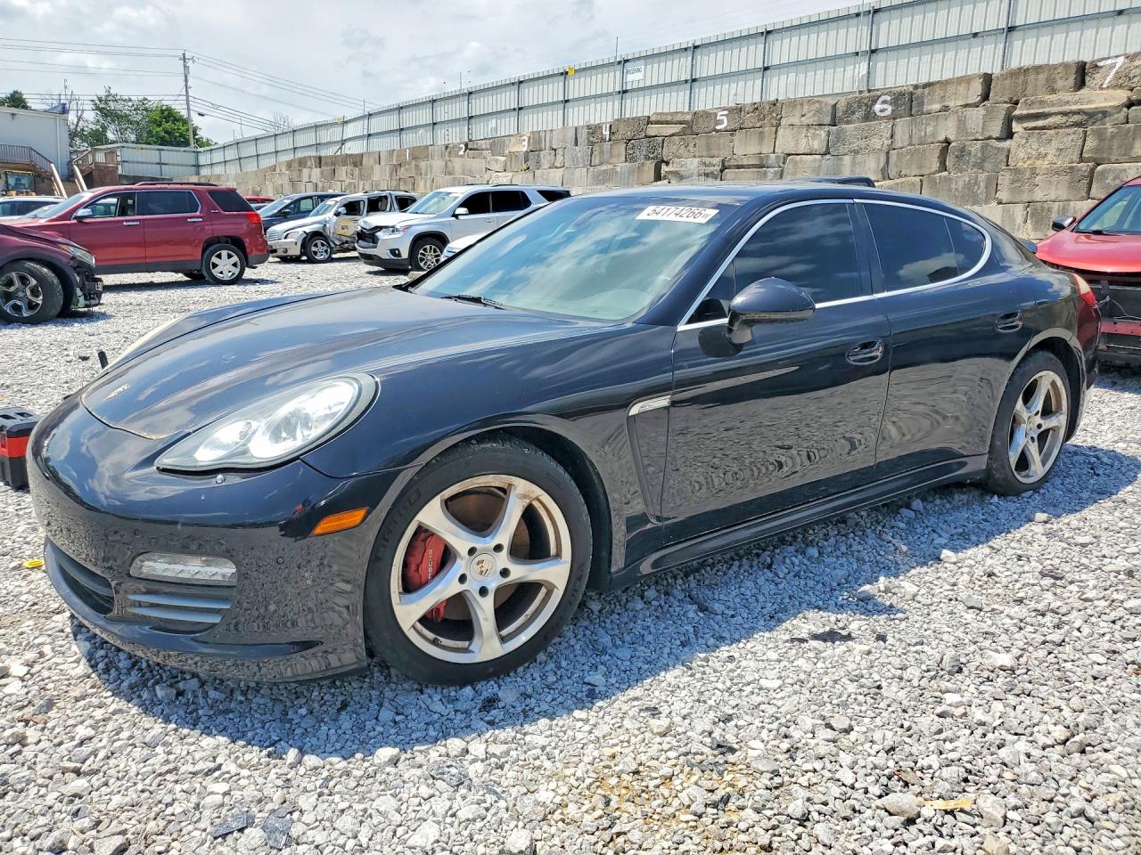 Salvage Porsche Panamera Image