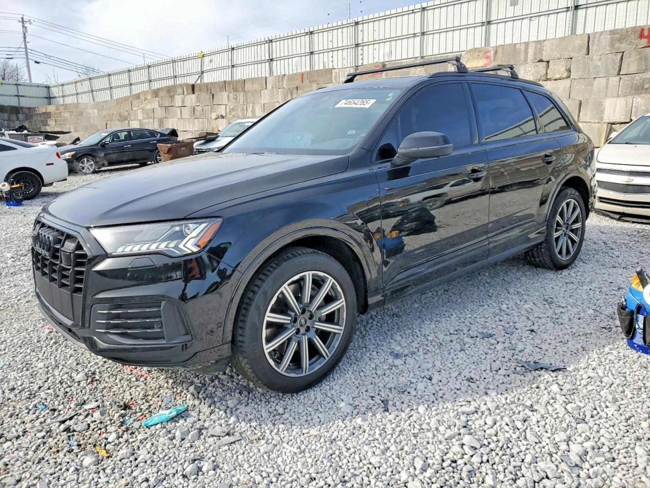 Salvage Audi Q7 Image
