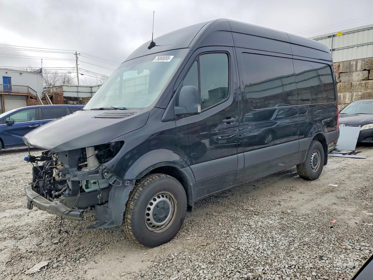 Salvage Mercedes-Benz Sprinter Image