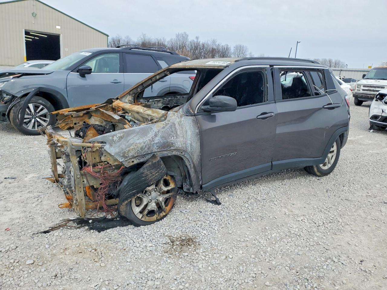Salvage Jeep Compass Image