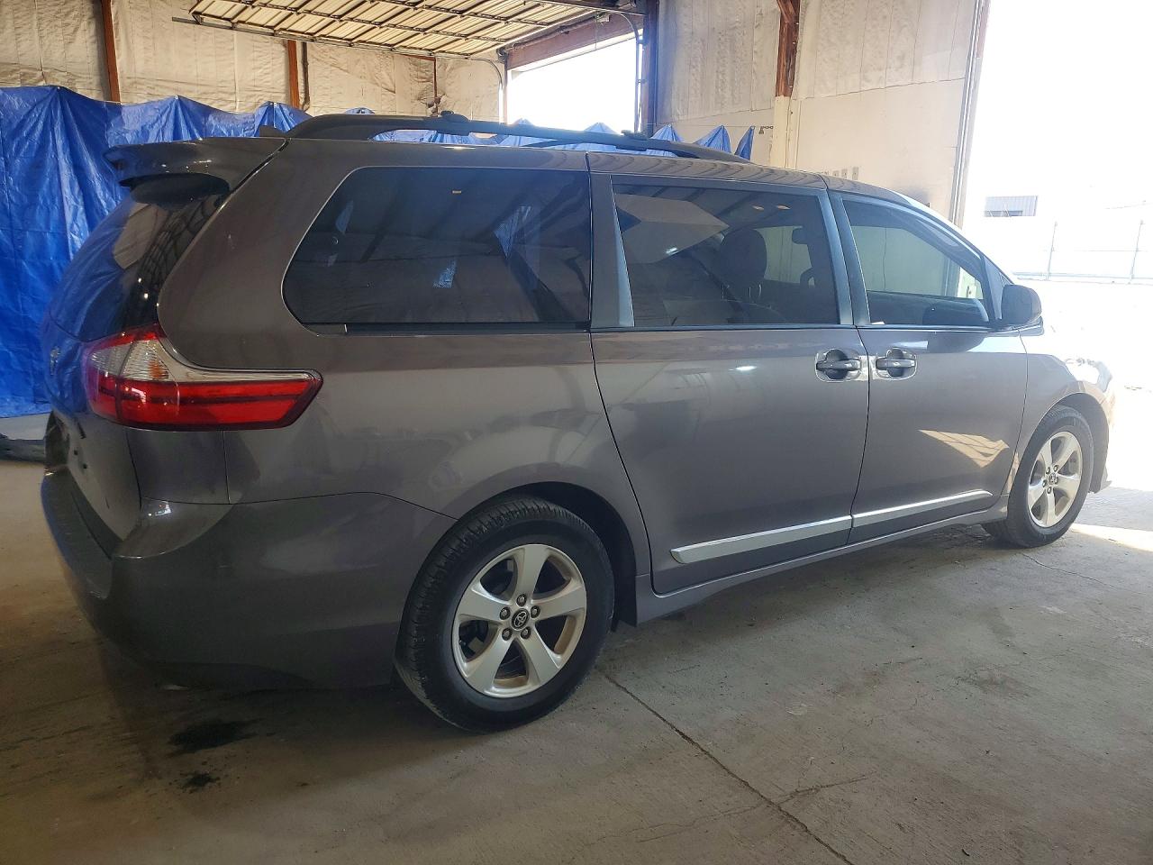 Toyota Sienna Le