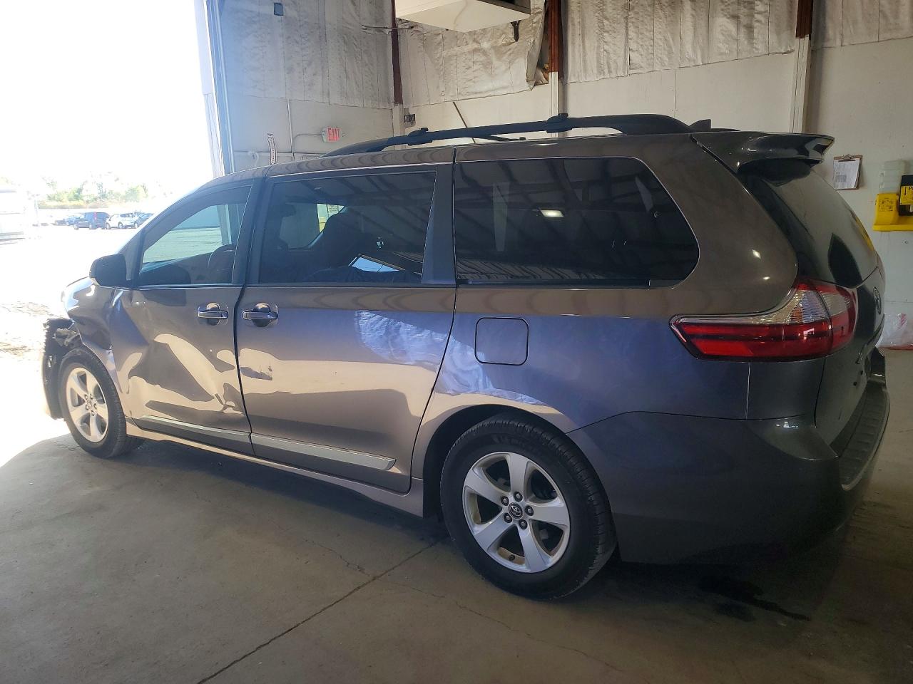 Toyota Sienna Le