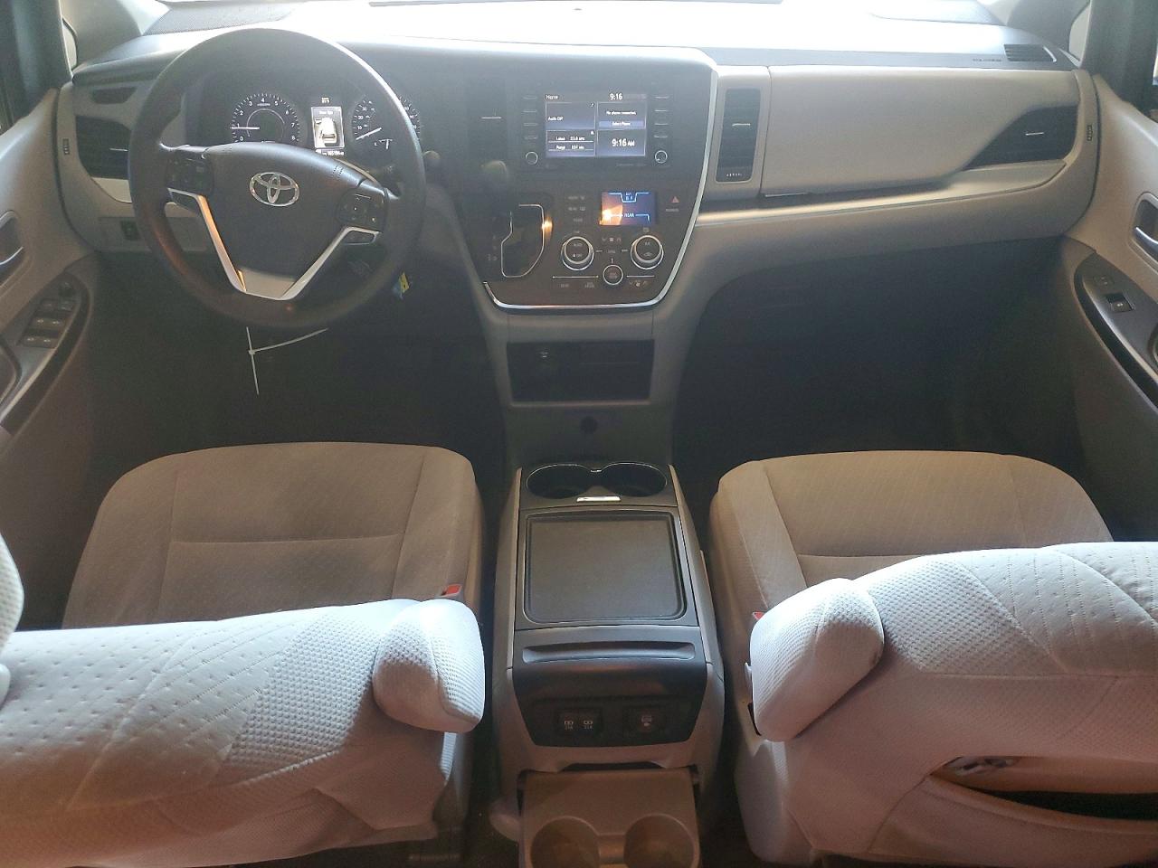 Toyota Sienna Le