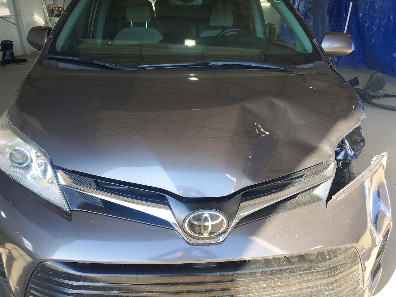 Toyota Sienna Le