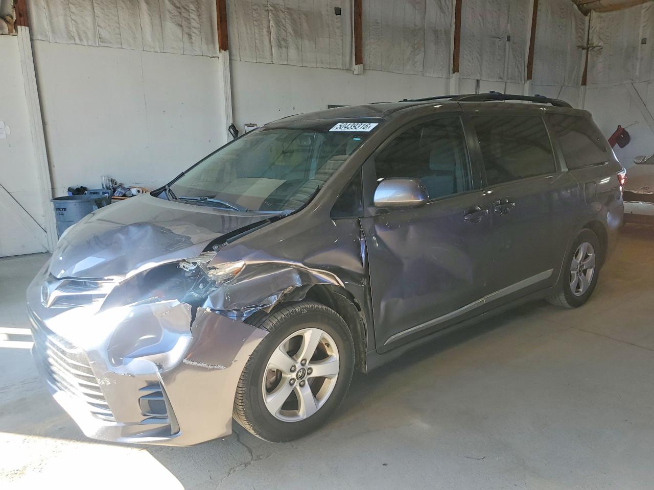 Salvage Toyota Sienna Image