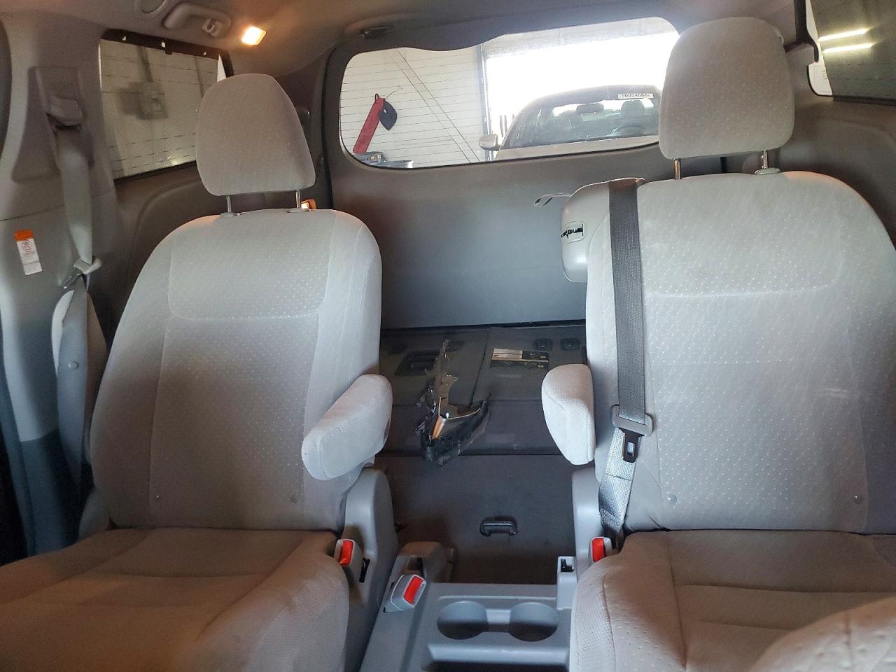Toyota Sienna Le