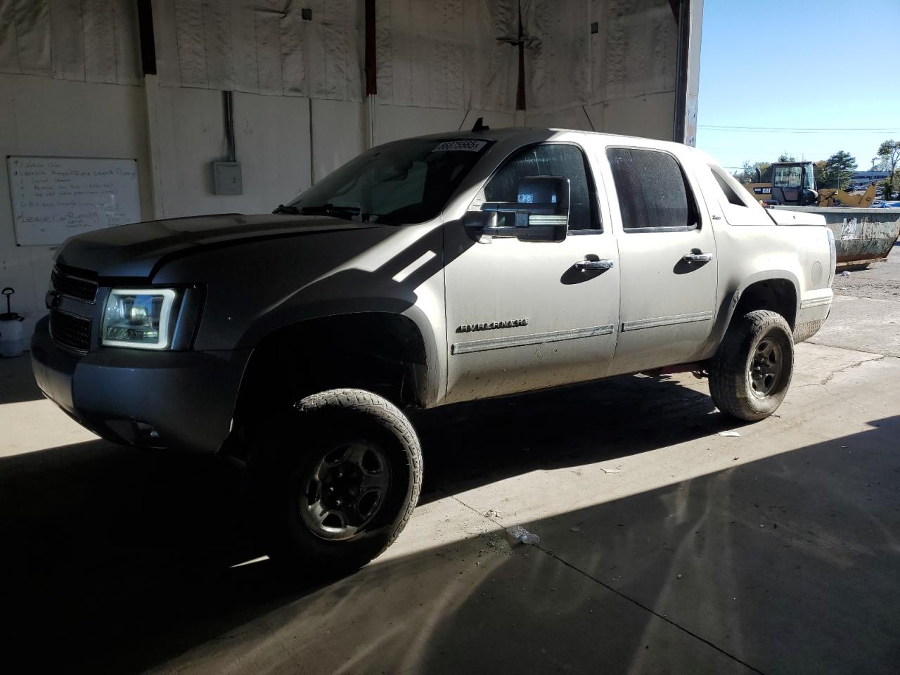 Salvage Chevrolet Avalanche Image