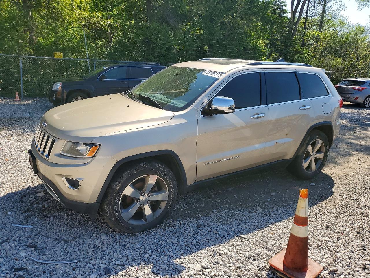 Salvage Jeep Cherokee Image