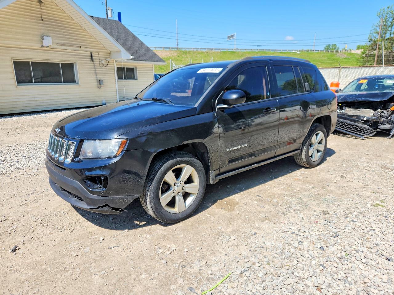 Salvage Jeep Compass Image