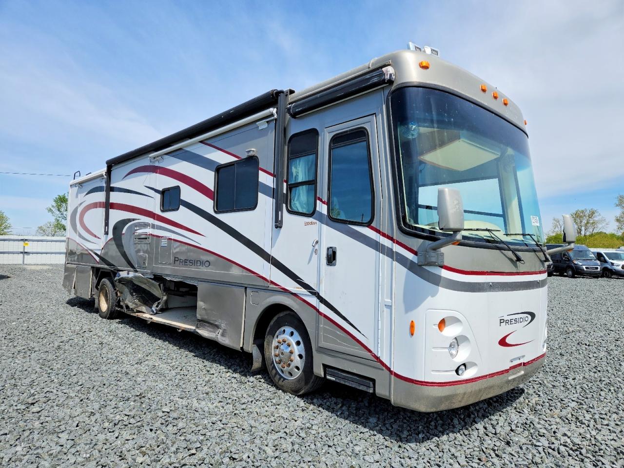 Salvage Four Winns Motorhome Image
