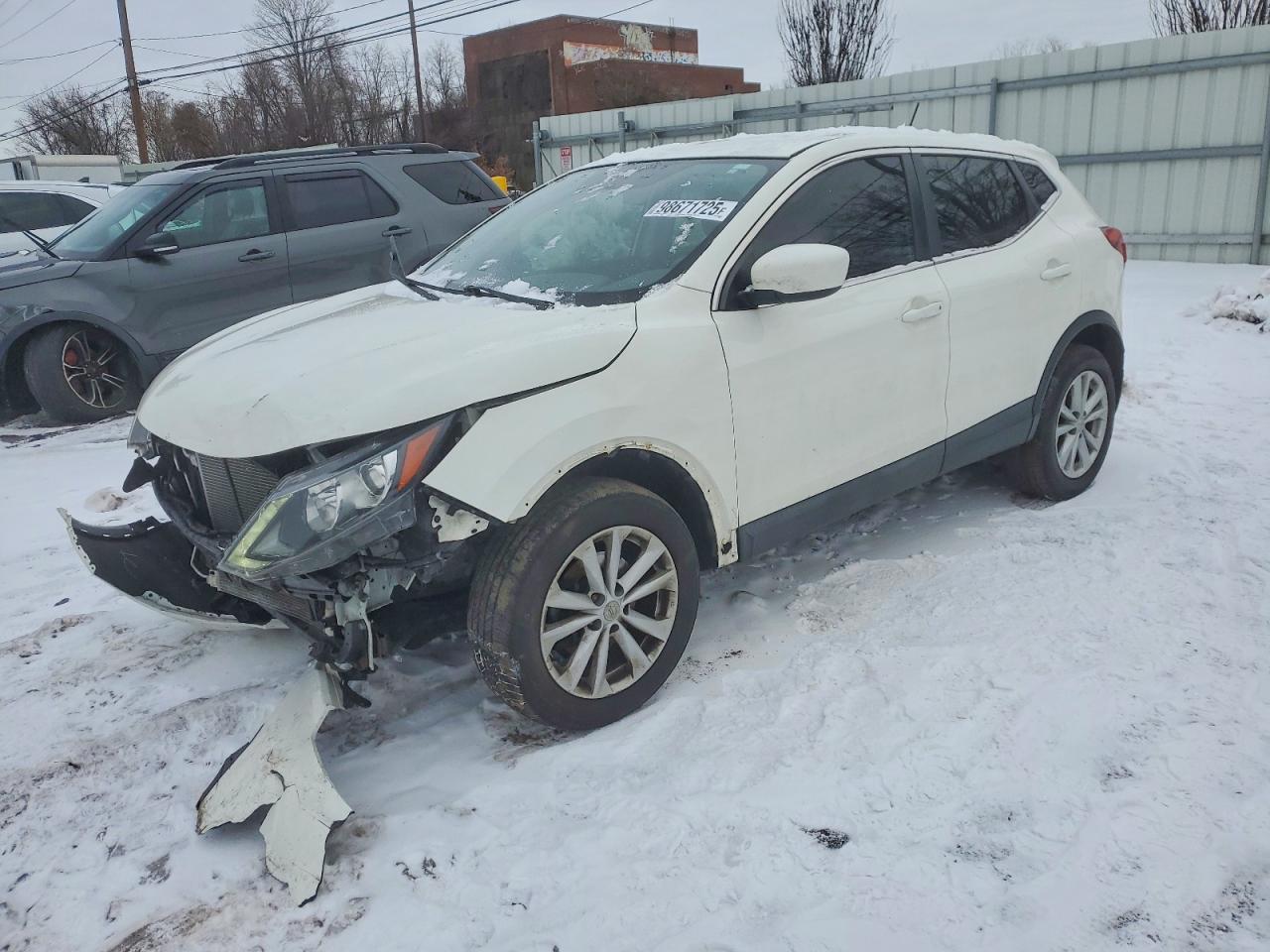 Salvage Nissan Rogue Image