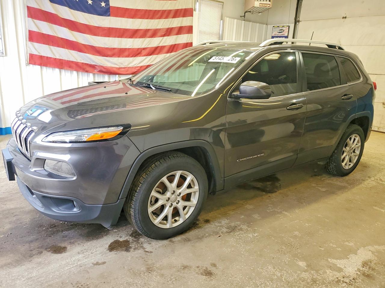 Salvage Jeep Grand Cherokee Image