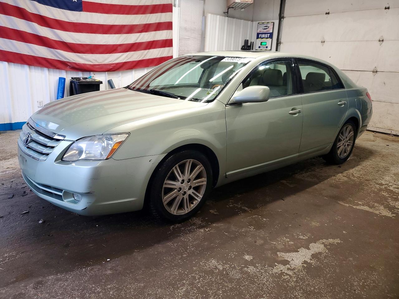 Salvage Toyota Avalon Image