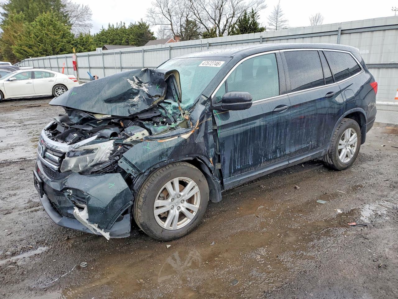 Salvage Honda Pilot Image