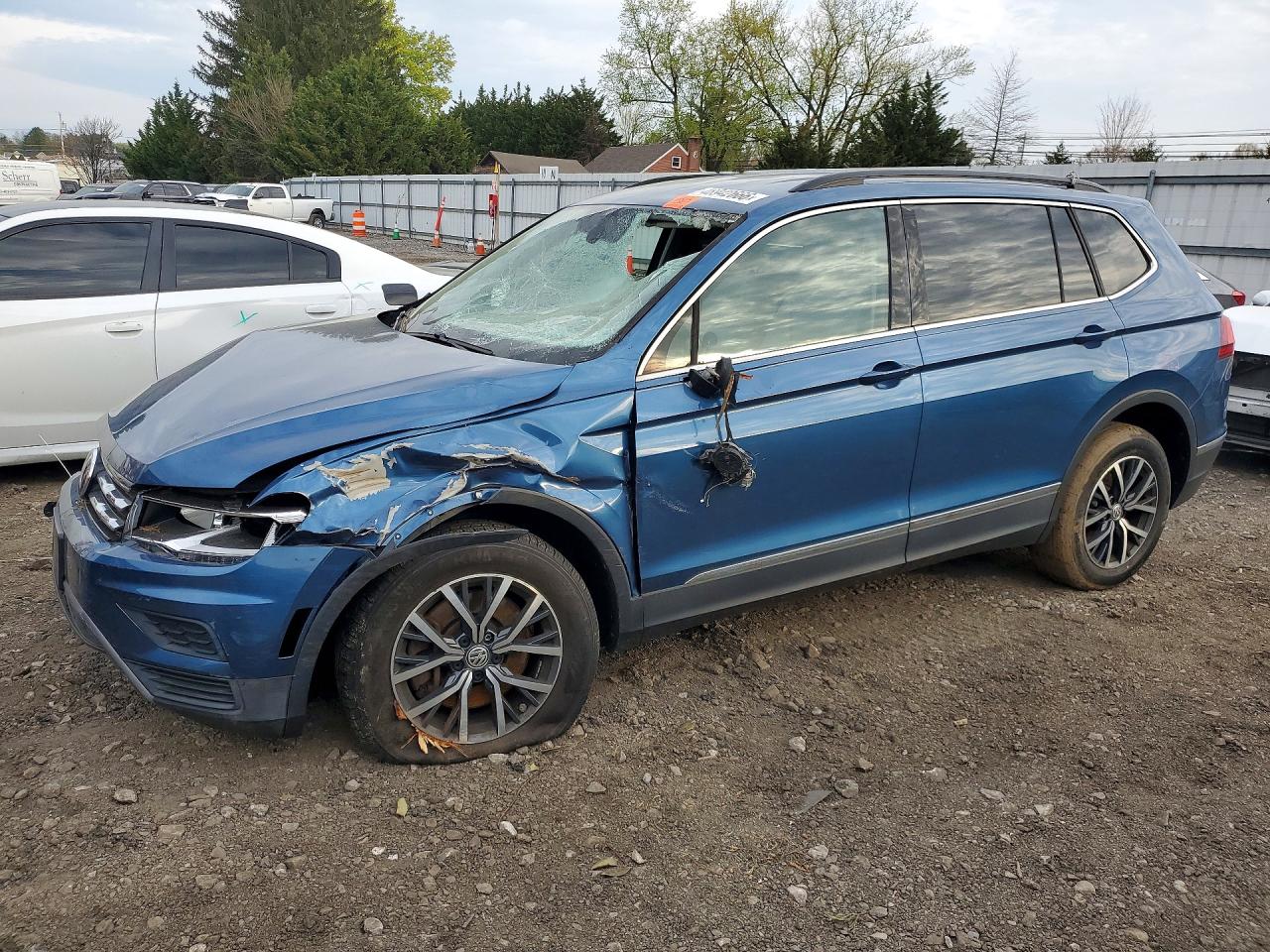 Salvage Volkswagen Tiguan Image