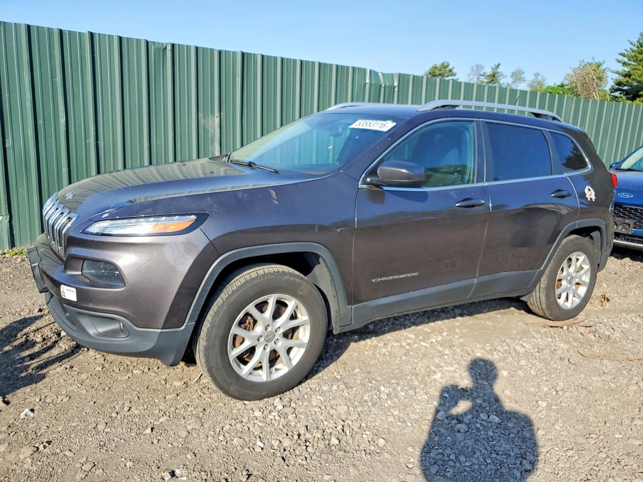 Salvage Jeep Cherokee Image