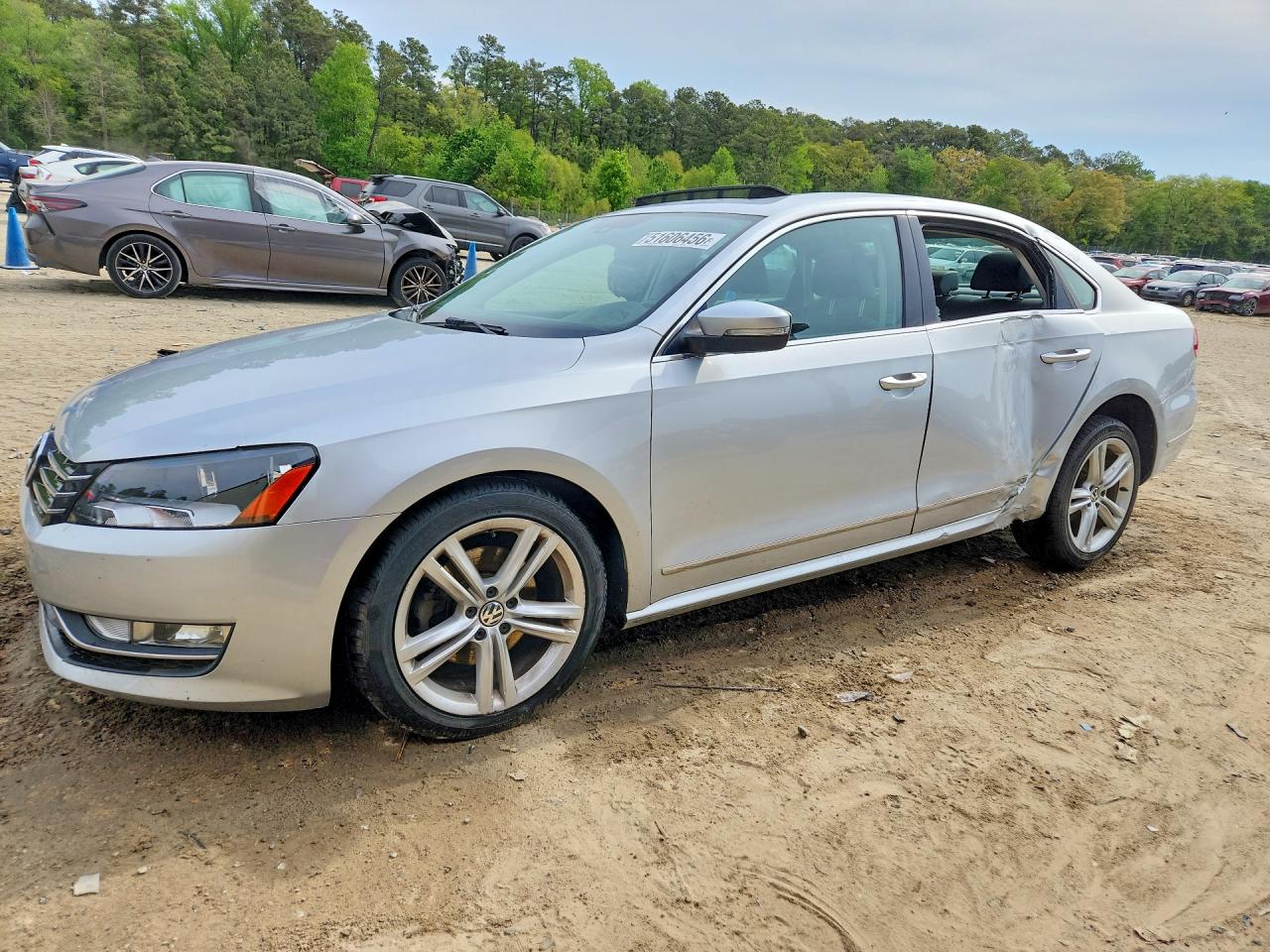 Salvage Volkswagen Passat Image