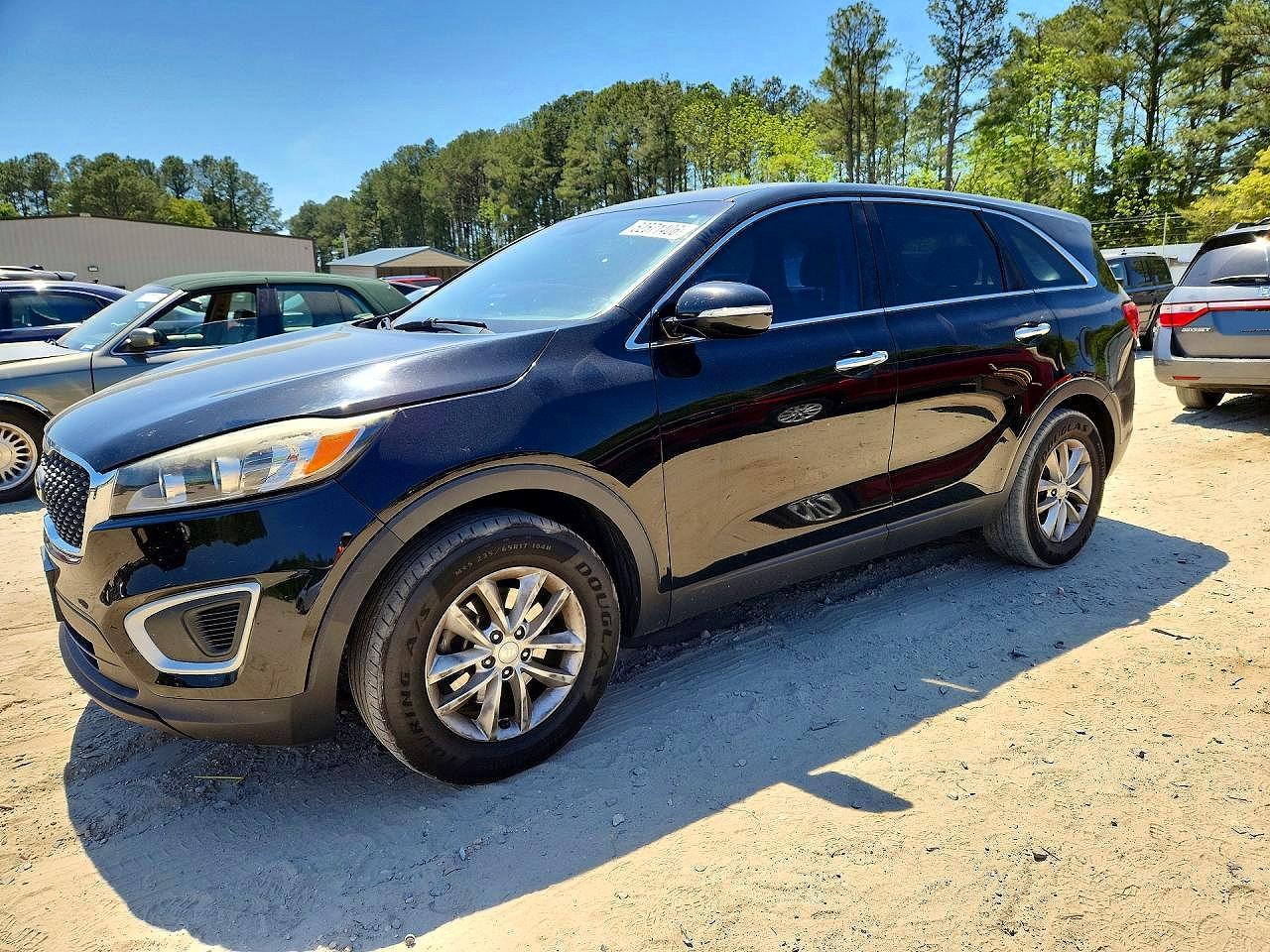 Salvage Kia Sorento Image