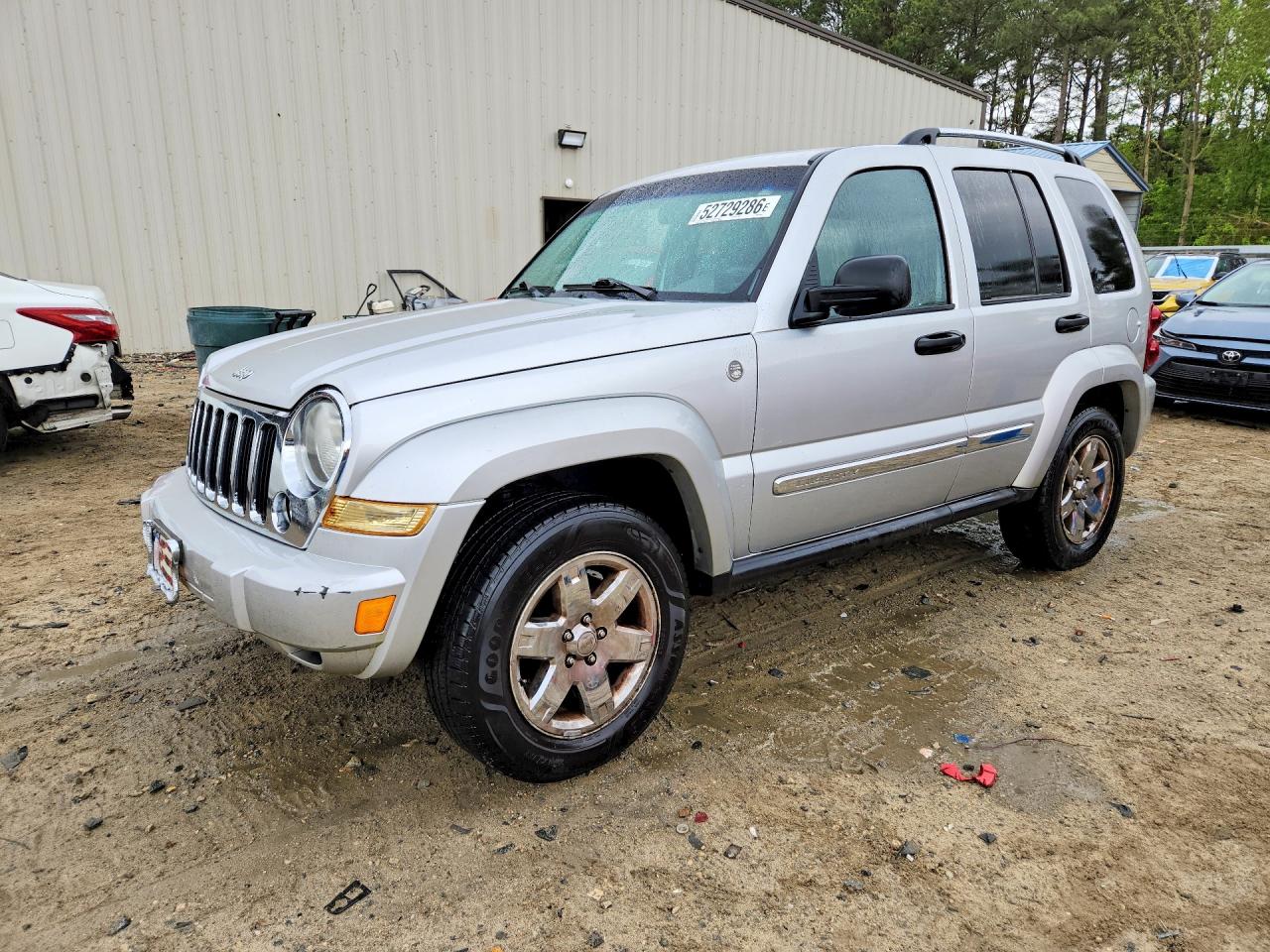 Salvage Jeep Liberty Image