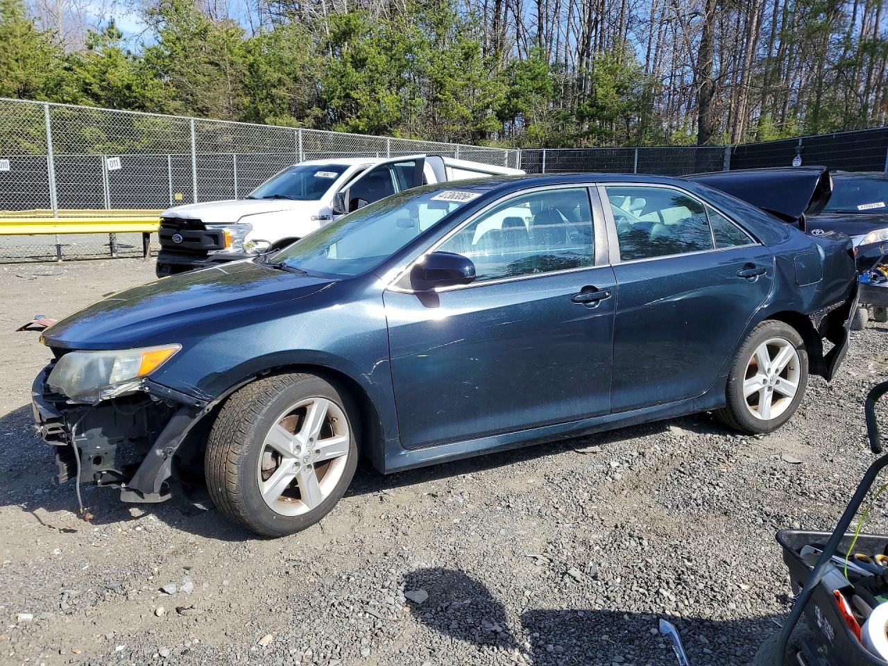 Salvage Toyota Camry Image