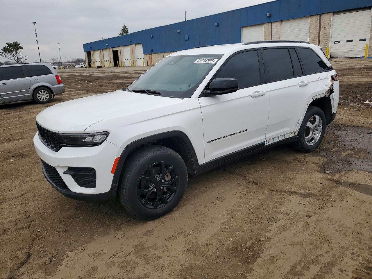 Salvage Jeep Cherokee Image