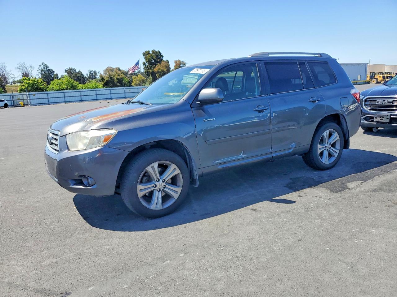 Salvage Toyota Highlander Image